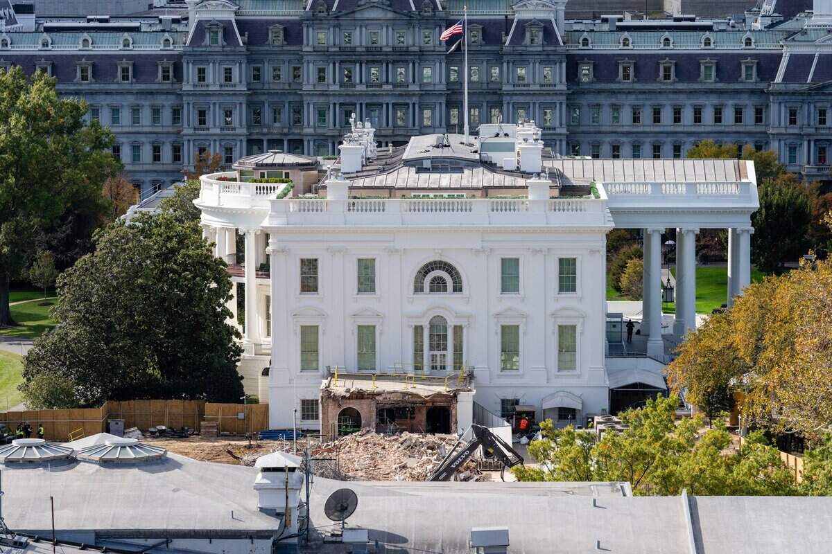 WASHINGTON, DC - OCTOBER 23: An excavator works to clear rubble after the East Wing of the White House was demolished on October 23, 2025 in Washington, DC. The demolition is part of U.S. President Donald Trump's plan to build a ballroom reportedly costing at least $250 million on the eastern side of the White House. (Photo by Eric Lee/Getty Images)
