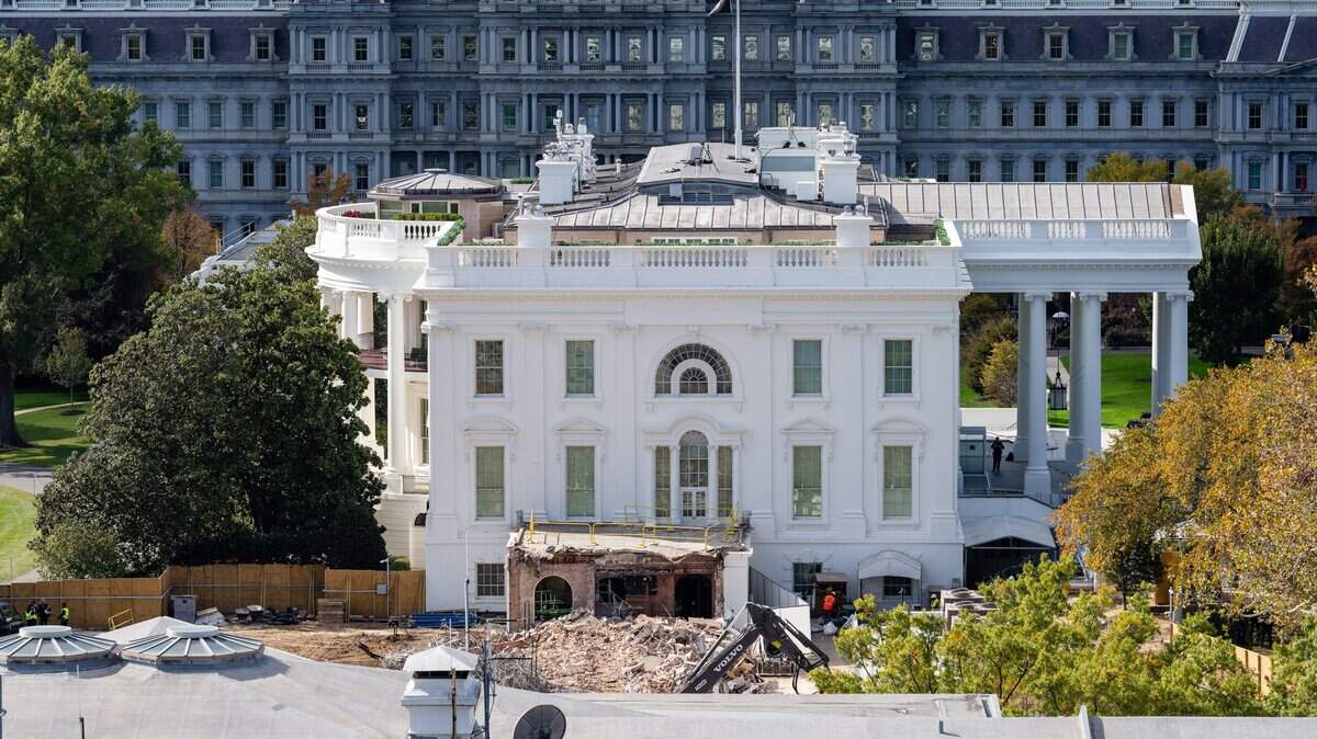 WASHINGTON, DC - OCTOBER 23: An excavator works to clear rubble after the East Wing of the White House was demolished on October 23, 2025 in Washington, DC. The demolition is part of U.S. President Donald Trump's plan to build a ballroom reportedly costing at least $250 million on the eastern side of the White House. (Photo by Eric Lee/Getty Images)