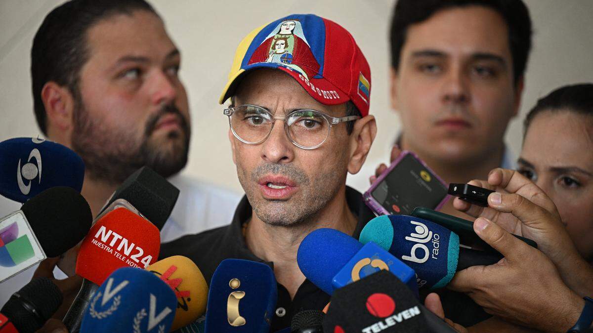Venezuelan opposition leader and deputy candidate Henrique Capriles Radonski speaks to reporters after voting during the regional elections in Caracas on May 25, 2025. Low turnout predominated Sunday in Venezuela's gubernatorial and parliamentary elections after the opposition majority called for abstention in protest of President Nicolas Maduro's disputed re-election. (Photo by Federico PARRA / AFP) (Photo by FEDERICO PARRA/AFP via Getty Images)