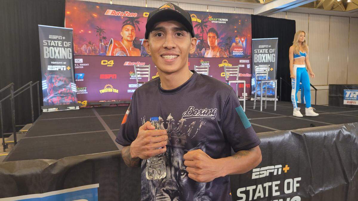 Brandon León Benítez quiere tomar prestado una página del libro de Rafael Espinoza. . Así como el “Divino’’ dio la sorpresa al destronar a Robeisy Ramírez en el sur de la Florida, ahora él quiere dar otro batacazo contra el “El Tren’’.