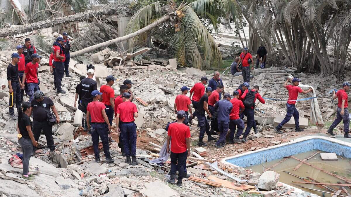 LA GUAIRA, VENEZUELA - JUNE 25: (EDITOR'S NOTE: Image depicts death.) C.P.N.B workers and police members tend a victim amid debris of demolished buildings as rescue efforts continue after a magnitude 7.2 earthquake struck Venezuela and other regions in the Caribbean on June 25, 2026 in La Guaira, Venezuela. According to the U.S. Geological Survey (USGS), the main earthquake was followed by a 7.5-magnitude aftershock less than a minute later. The number of victims increased to 188 and over a 1500 injured. (Photo by Jesus Vargas/Getty Images)