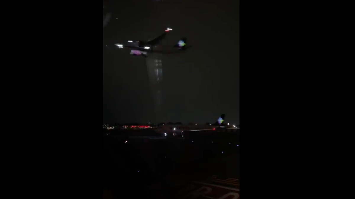 Video muestra a un piloto que eleva el avión que comanda debido a que otra aeronave se encontraba en la pista del Aeropuerto de la Ciudad de México.