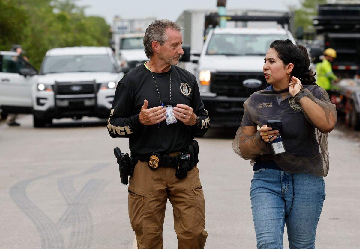 La Cámara de Representantes de Florida denegó la entrada a varios representantes estatales, incluyendo a la representante estatal Anna V. Eskamani, PhD, en Alligator Alcatraz.