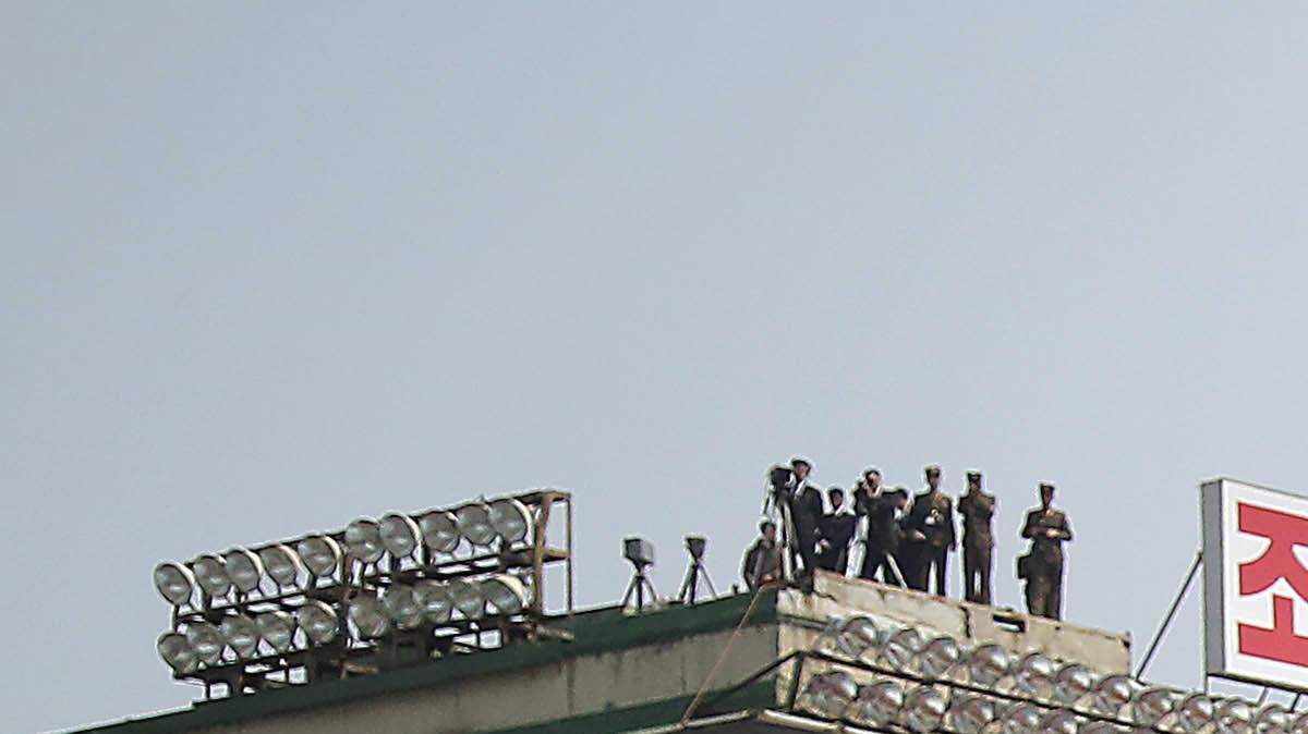 El gobierno de Corea del Norte celebra con un desfile militar en Pyongyang, el pasado 15 de abril, el natalicio de Kim Il Sung, fundador de la nación y abuelo del mandatario actual, Kim Jong Un.
