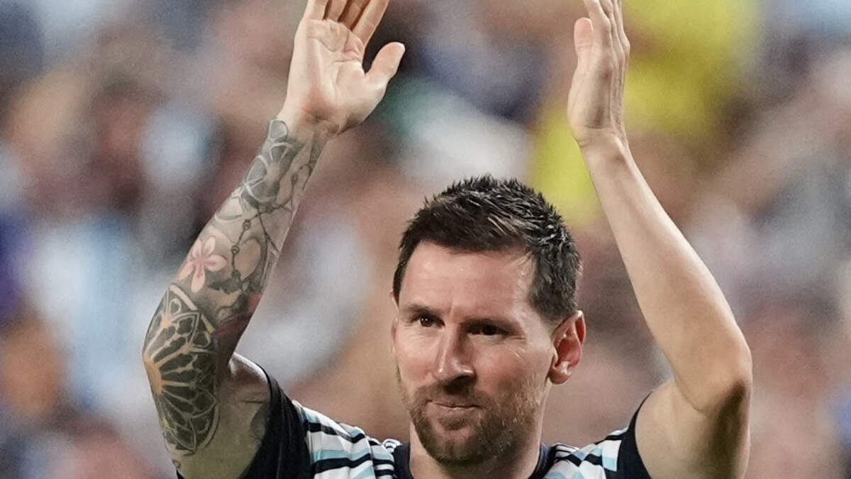 Lionel Messi, figura de Argentina, saluda tras ganar su selección ante Argelia por el Grupo J de la Copa del Mundo de la FIFA 2026 en el Estadio de Kansas City, en Missouri, el martes 16 de junio de 2026.