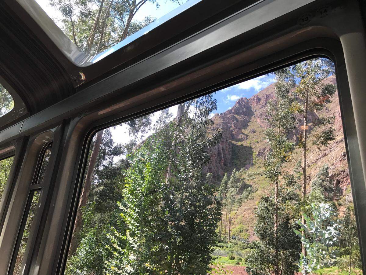 El camino hacia Aguas Calientes desde el tren.