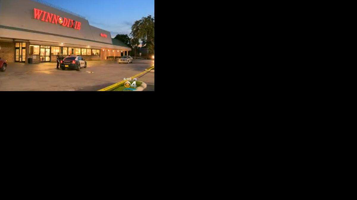 A alrededor de las 7 p.m. Jeffrey Collie, de 71 años, se enfrascó en una discusión con un hombre cerca de una de las entradas de un supermercado Winn-Dixie localizado en el 308 E. Dania Beach Boulevard.