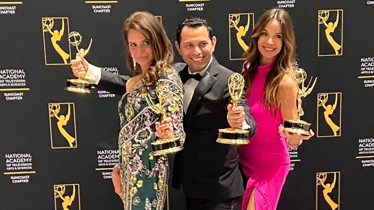 Adeline Ferro, Fabián Cárdenas e Ivelin Giro, durante los 47 Suncoast EMMY.