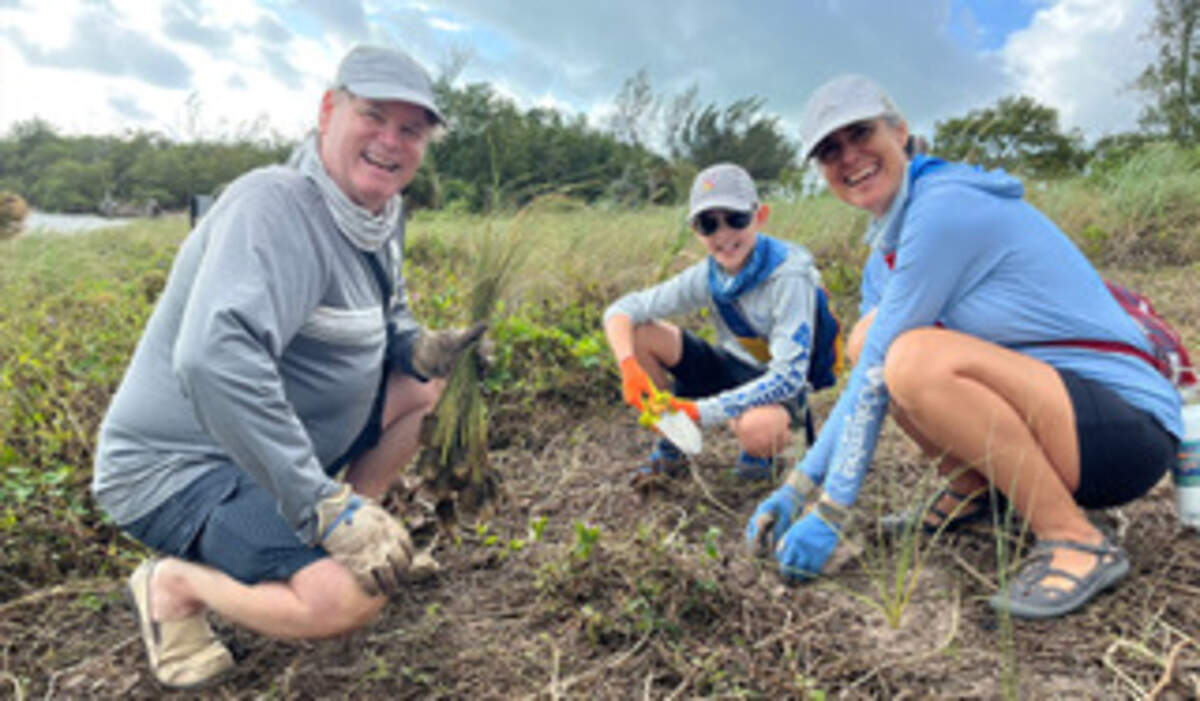 MUVE Volunteer Workday en Virginia Key.