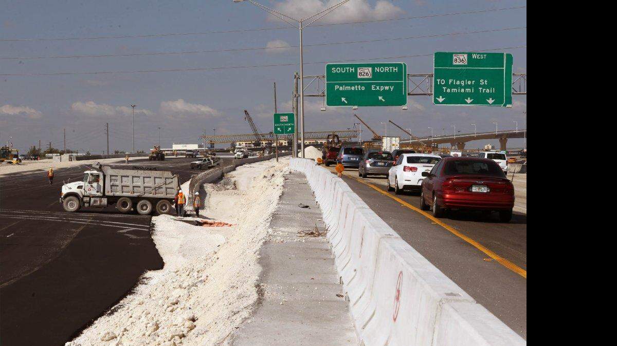  El cambio comienza al oeste de la rampa de salida a la avenida 72 del noroeste, justo al este del Palmetto.