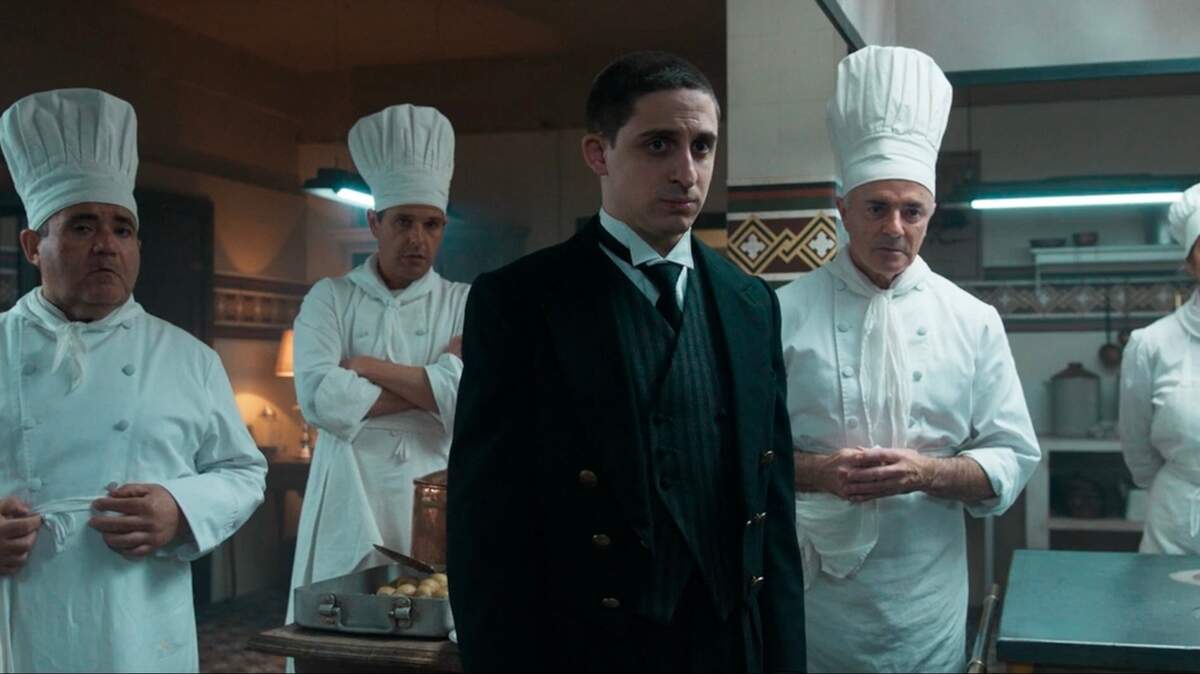 El Festival de Cine LGBTQ+ OUTshine se complace en presentar “La Cena” (España, 2025) —en primer plano, el actor Óscar Lasarte— en la noche de apertura, el 23 de abril, en los Jardines Botánicos de Miami Beach.
