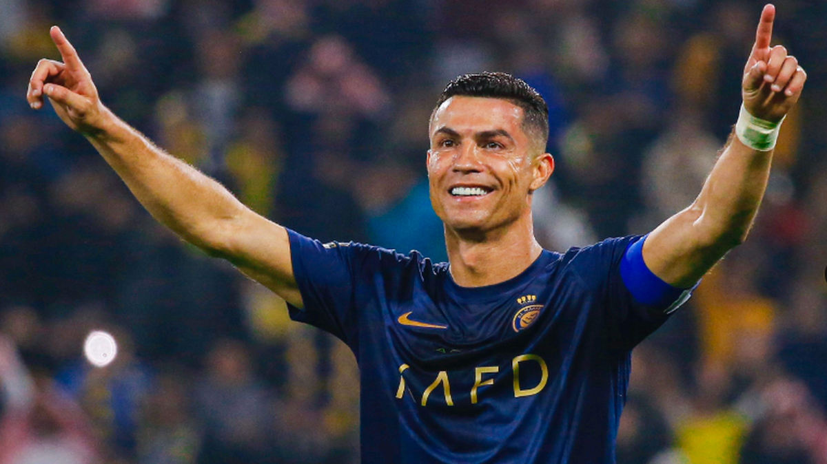  Cristiano Ronaldo no falló a su cita con el gol y en el tiempo añadido del duelo contra el Al Taawon, redondeó la goleada del Al Nassr (4-1) y elevó su registro anotador en el año 2023 a 54 dianas, más que ningún otro jugador.