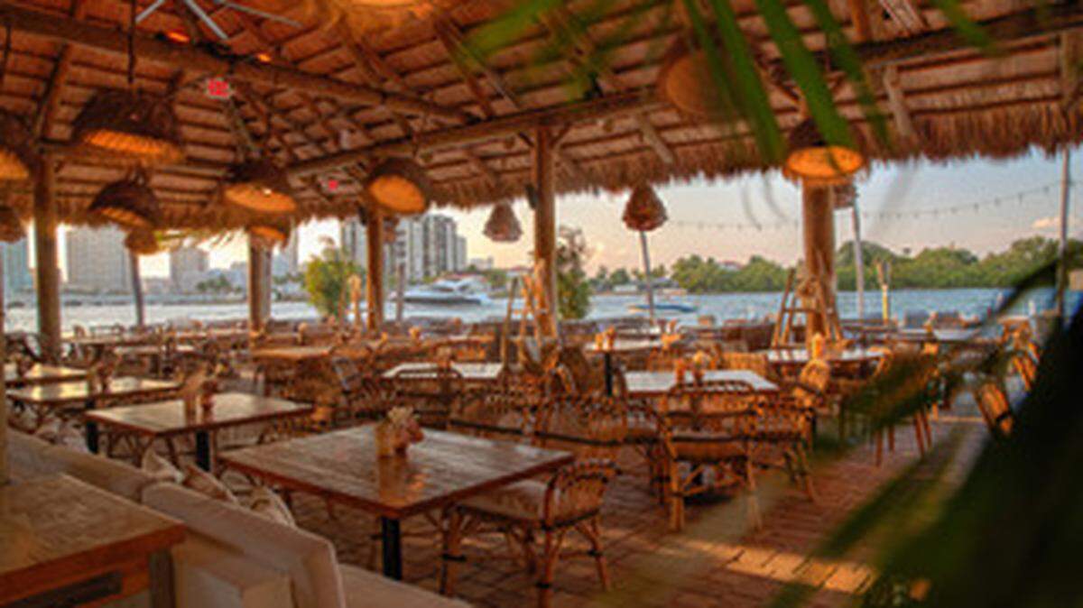 Joia Beach Restaurant & Beach Club es un vibrante oasis diurno situado en un enclave oculto de Watson Island.