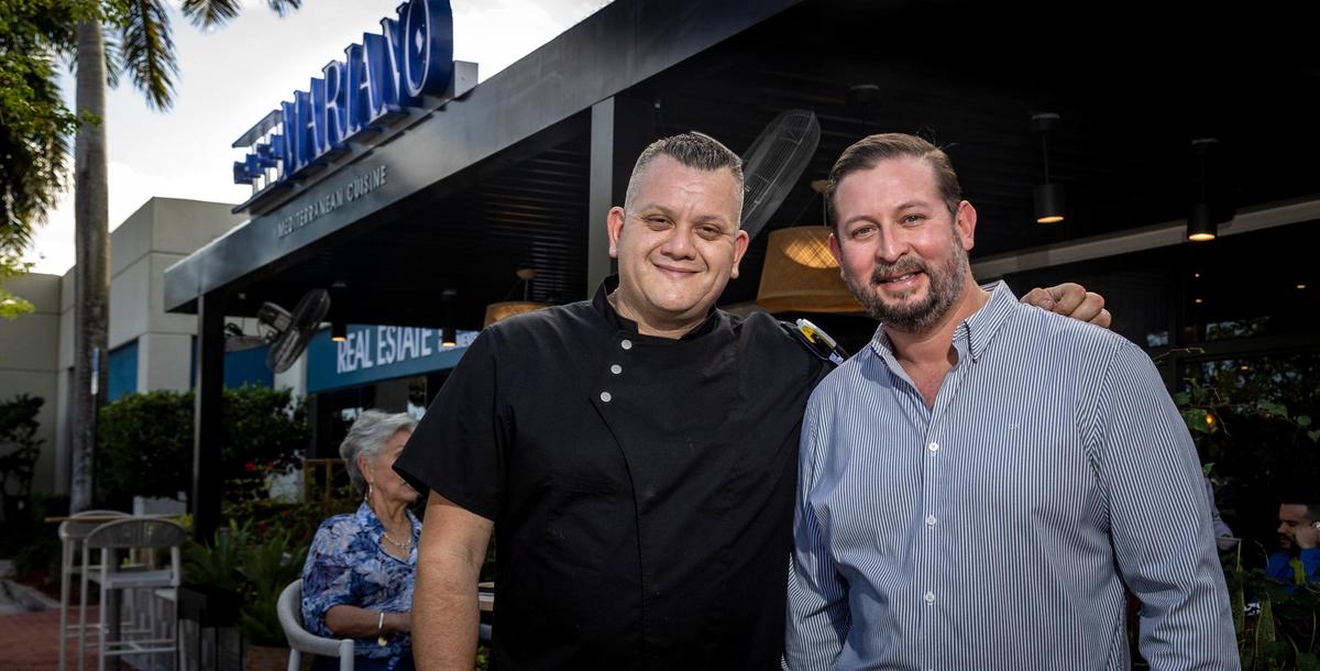 El chef Mariano Araya y su socio, Víctor Tapia, mánager general y sommelier del restaurante Casa Mariano en Doral.