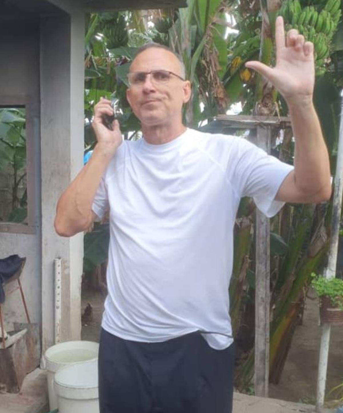 Una de las primeras imágenes del líder opositor cubano José Daniel Ferrer tras ser liberado el jueves 16 de enero como parte de un acuerdo entre el gobierno cubano, la Casa Blanca y el Vaticano.