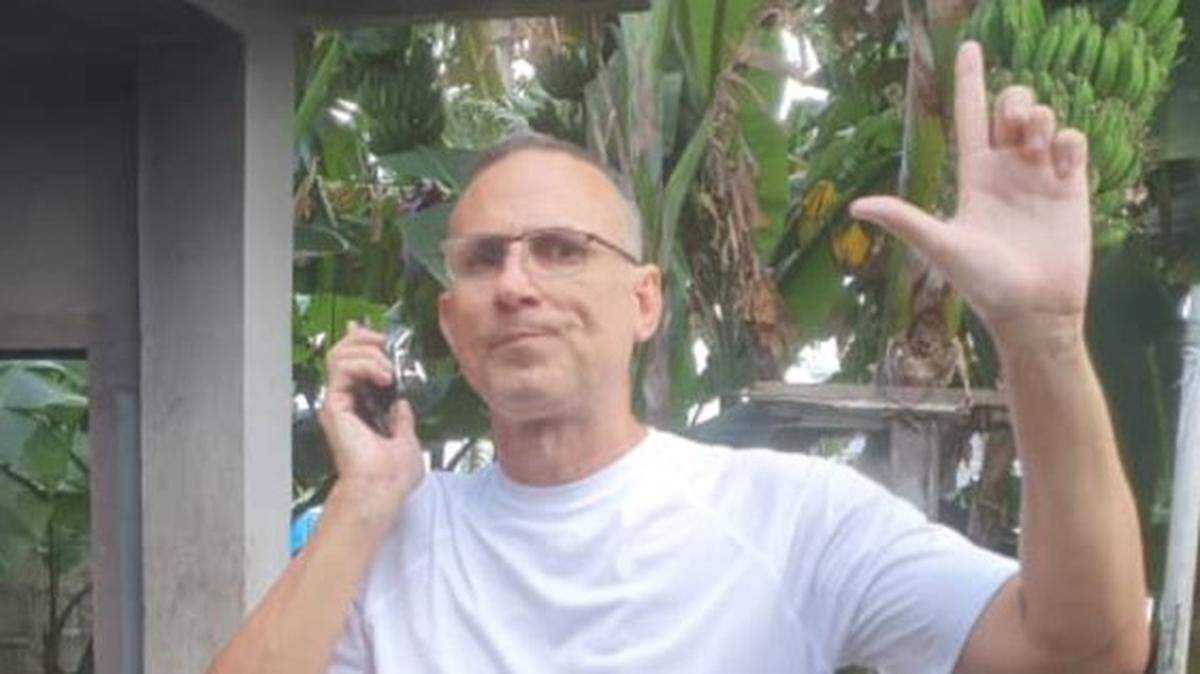 One of the first images of Cuban opposition leader José Daniel Ferrer after his release on Thursday, January 16, as part of an agreement between the Cuban government, the White House and the Vatican.