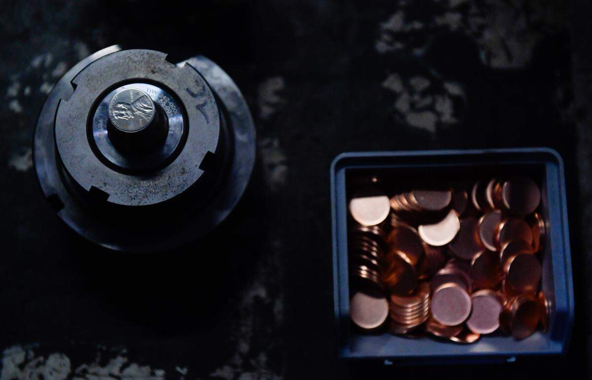 PHILADELPHIA, PENNSYLVANIA - NOVEMBER 12: The dies used to press the last pennies sit on display next to planchets, or blank disks that will become coins, at the US Mint on November 12, 2025 in Philadelphia, Pennsylvania. Treasurer of the United States Brandon Beach pressed the final pennies at an event held at the facility. The pennies pressed bear a special 'Omega' and will not be put in circulation, but will be auctioned off. (Photo by Matthew Hatcher/Getty Images)