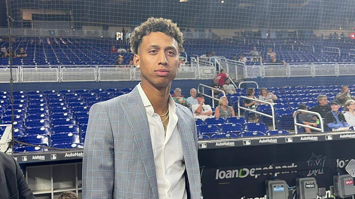 Nadie conocía a este chico llamado Yiddi Cappe hasta que los Marlins lo firmaron por un bono de $3 millones. Ahora es imposible pasarlo por alto, tras ganar dos premios de Jugador Más Valioso consecutivos: el de la Liga Dominicana de Verano en el 2021 y este año el de Mejor Jugador del sistema de las Menores de todo Miami.