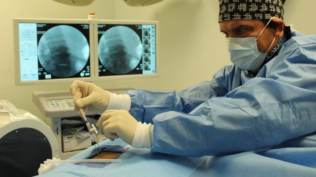 El estudio realizado por el Dr. Castellanos demuestra científicamente que, de 20 pacientes, 19 mejoraron significativamente con una inyección y que la mejoría se mantuvo durante los 6 primeros meses.