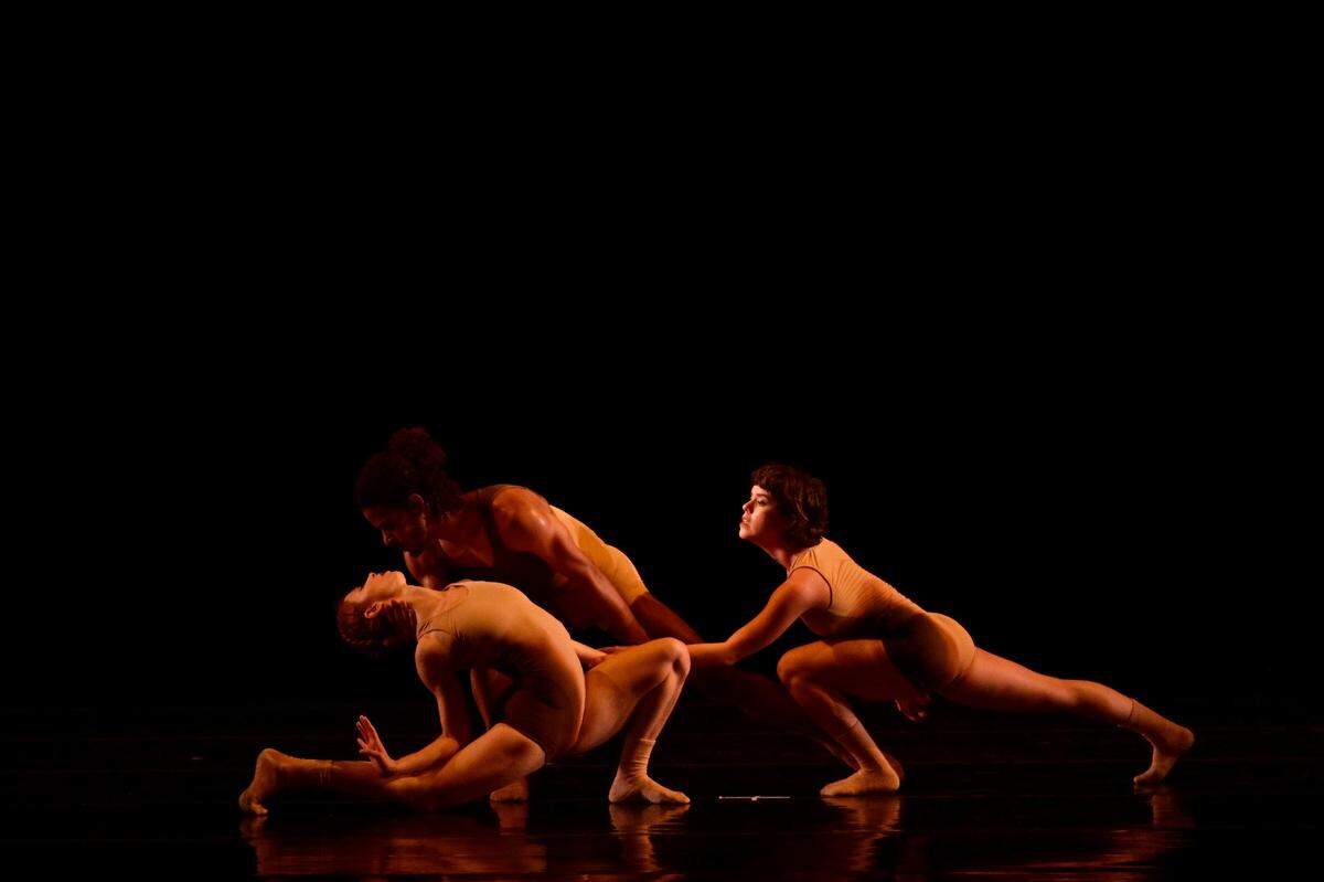 Beatriz García, Armando Brydson y Daniela Cepero (Cuban Classical Ballet of Miami) en “Ser”, de Beatriz García.