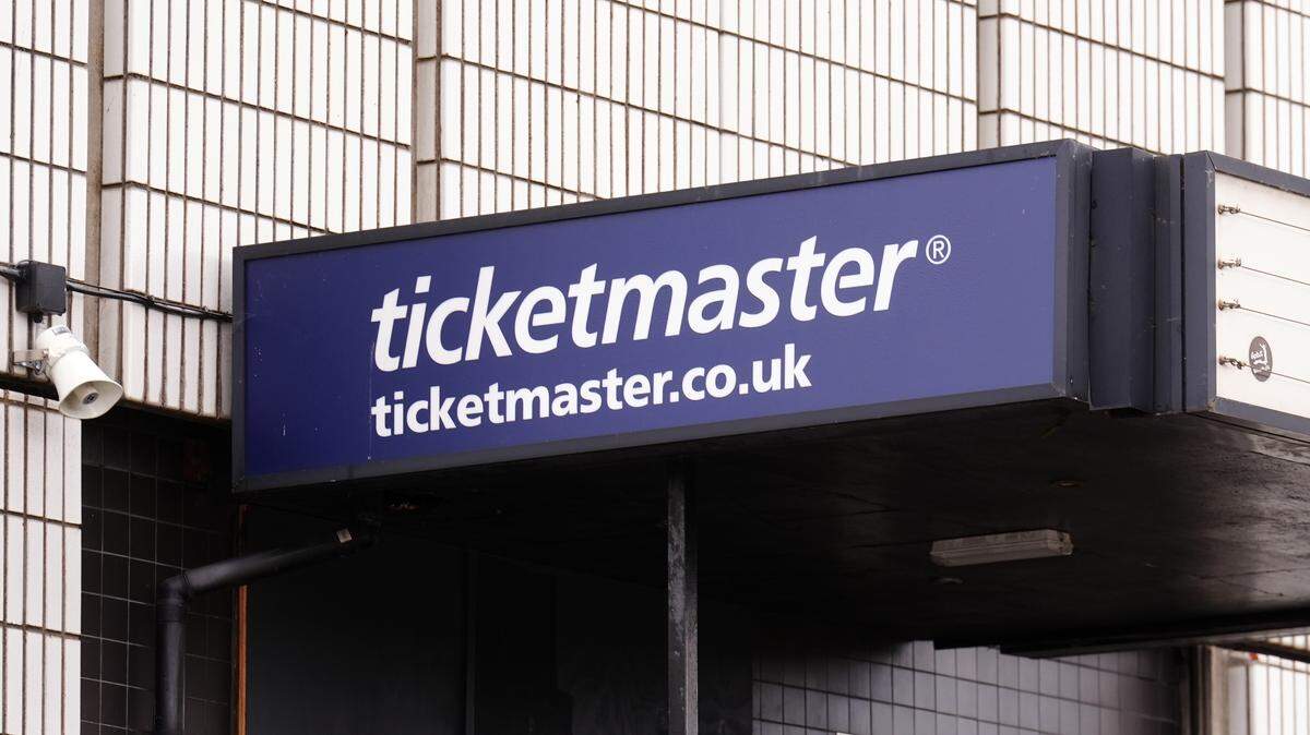 El gobierno de Estados Unidos demanda a Ticketmaster y Live Nation por participar en tácticas ilegales de reventa de entradas.