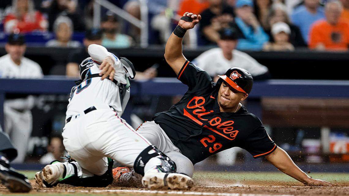 Los Marlins pelean con orgullo, pero el pitcheo vuelve a fallar en un juego de batazos sin tregua