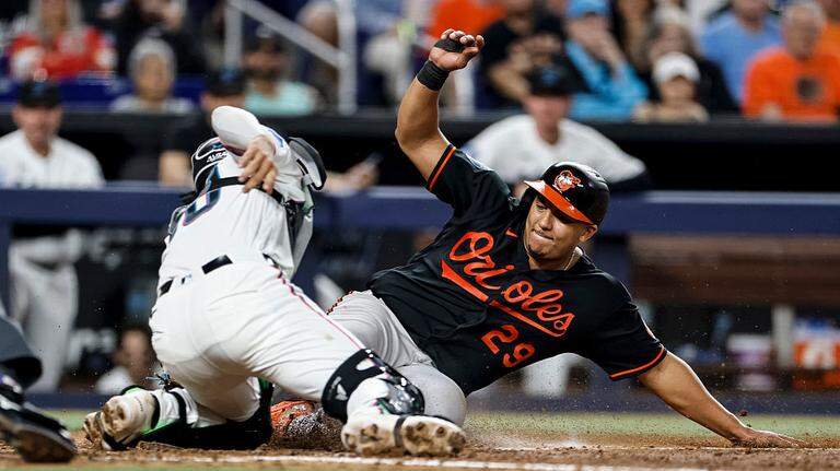 Los Marlins pelean con orgullo, pero el pitcheo vuelve a fallar en un juego de batazos sin tregua