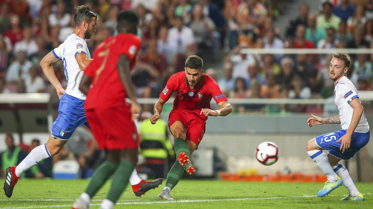 Andre Silva (centro) marcó el gol de la victoria de Portugal ante Italia en la Liga de Naciones, en partido celebrado el 10 de septiembre de 2018 en Lisboa.