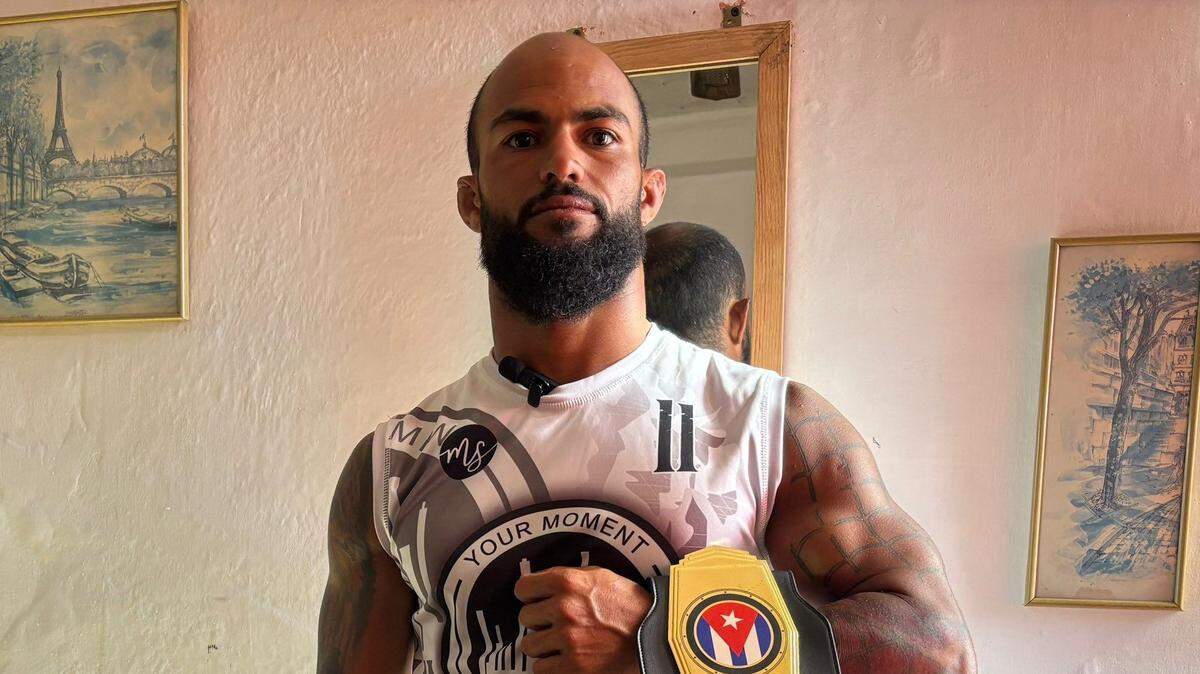 Javier Martín Gutiérrez, monarca de las 135 libras en la CFL Cuba, fue arrestado y golpeado en La Habana tras días de protesta pública contra la miseria y el abandono social en la isla
