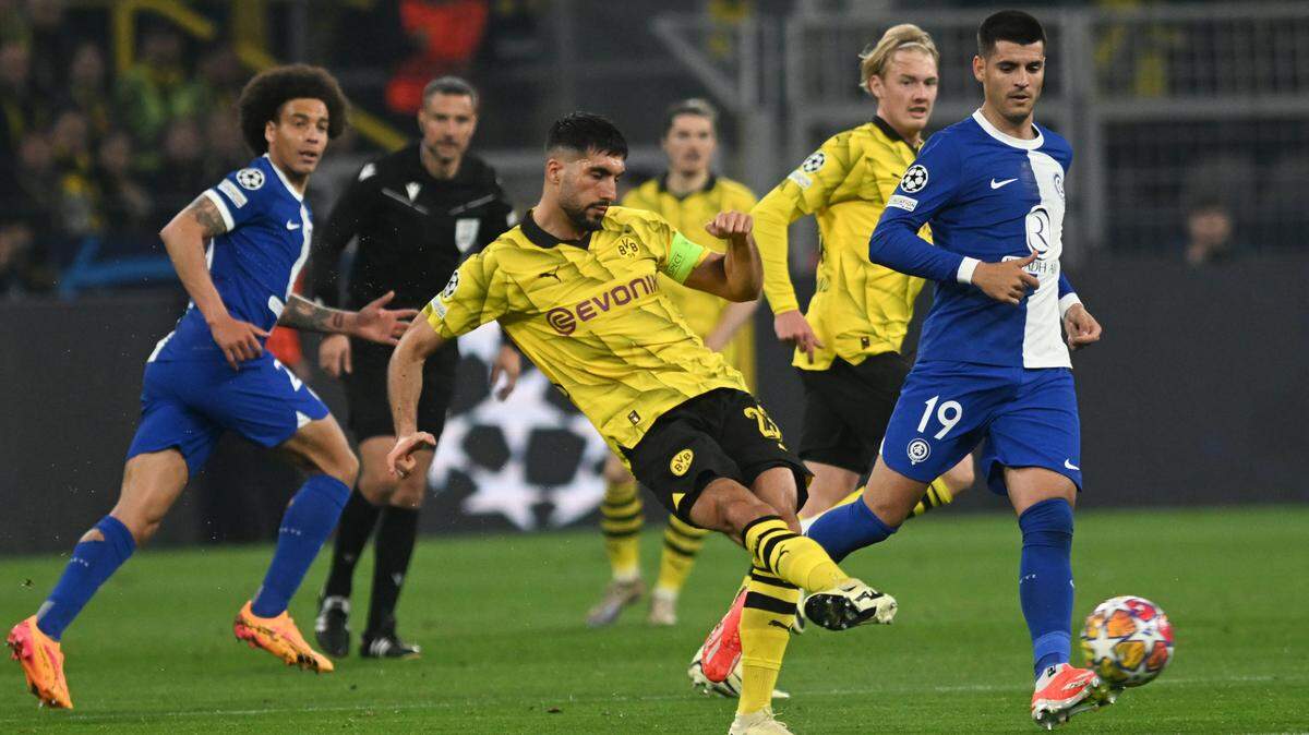 El jugador del Borussia Dortmund Emre Can patea el balón en el partido contra el Atlético de Madrid, celebrado el 16 de abril de 2024 en Dortmund, Alemania.