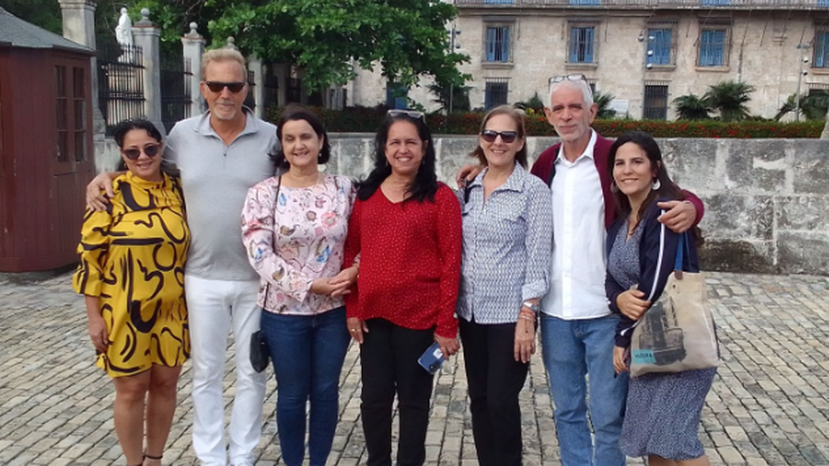 El actor, director y guionista estadounidense Kevin Costner visitó el martes en Cuba el museo Castillo de La Real Fuerza de La Habana.