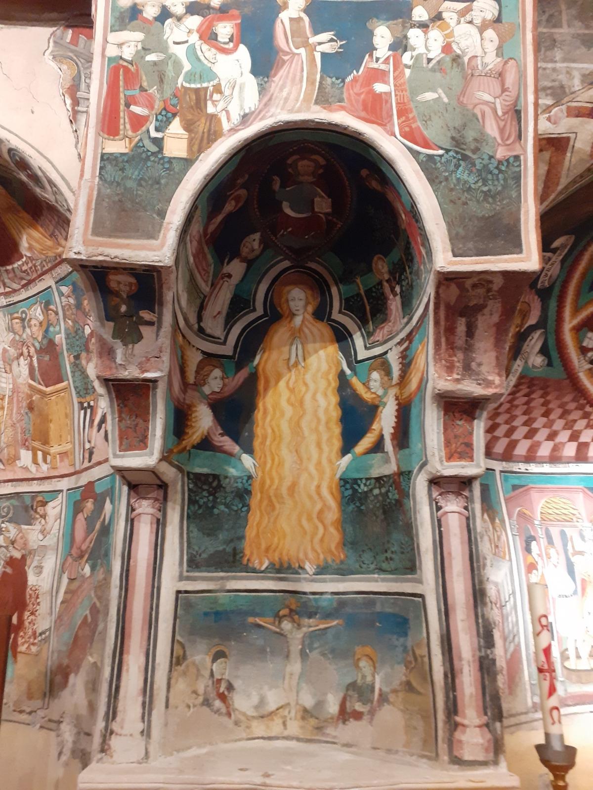 Los frescos de la capilla Saint-Erige en Auron.