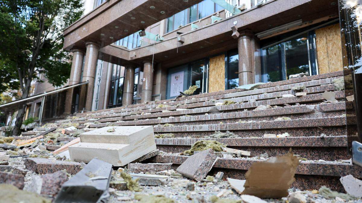Vista de la oficina ejecutiva del líder de la autoproclamada República Popular de Donetsk tras un ataque militar ucraniano. 