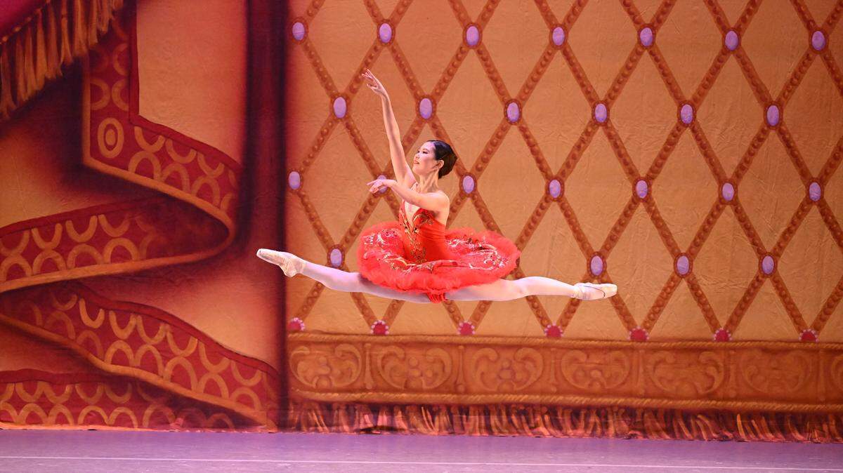 Yayoi Sasaki en el ballet “Paquita”, una emotiva despedida al cierre de la noche de apertura de la vigesimoséptima temporada de Arts Ballet Theatre of Florida.