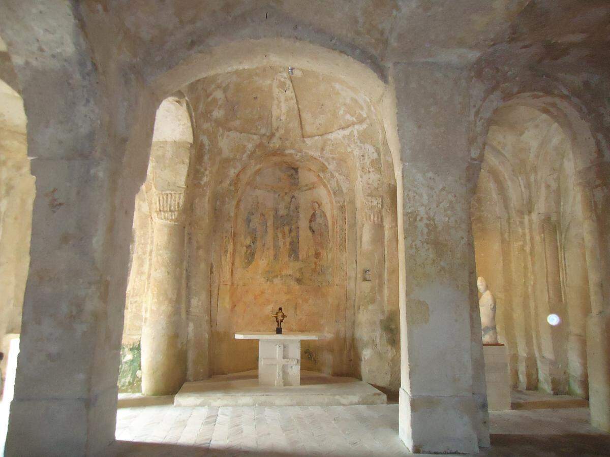 Altar en una iglesia troglodita en Matera.