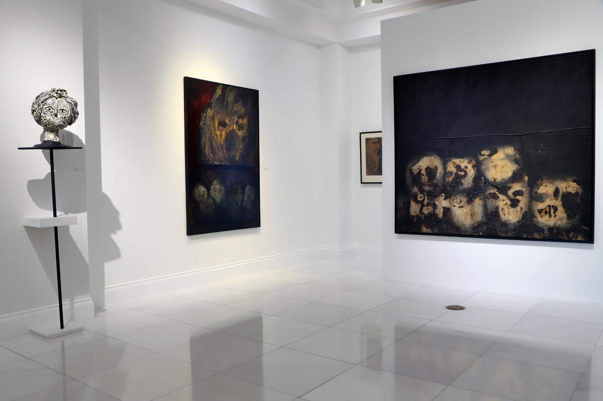 Obras en sala de la exhibición “Antonia Eiriz. En el ojo de la sibila” en el Museo Americano de la Diáspora Cubana.