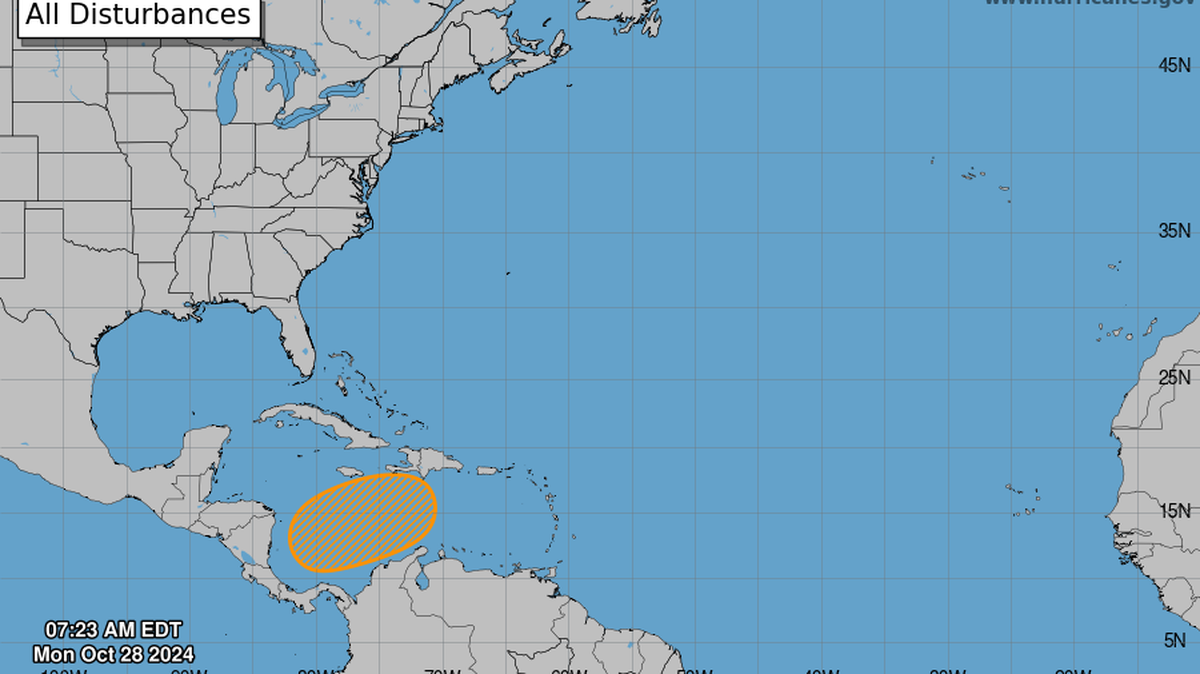 Los meteorólogos están vigilando un área de baja presión sobre el suroeste del Mar Caribe que tiene posibilidad de desarrollo. 