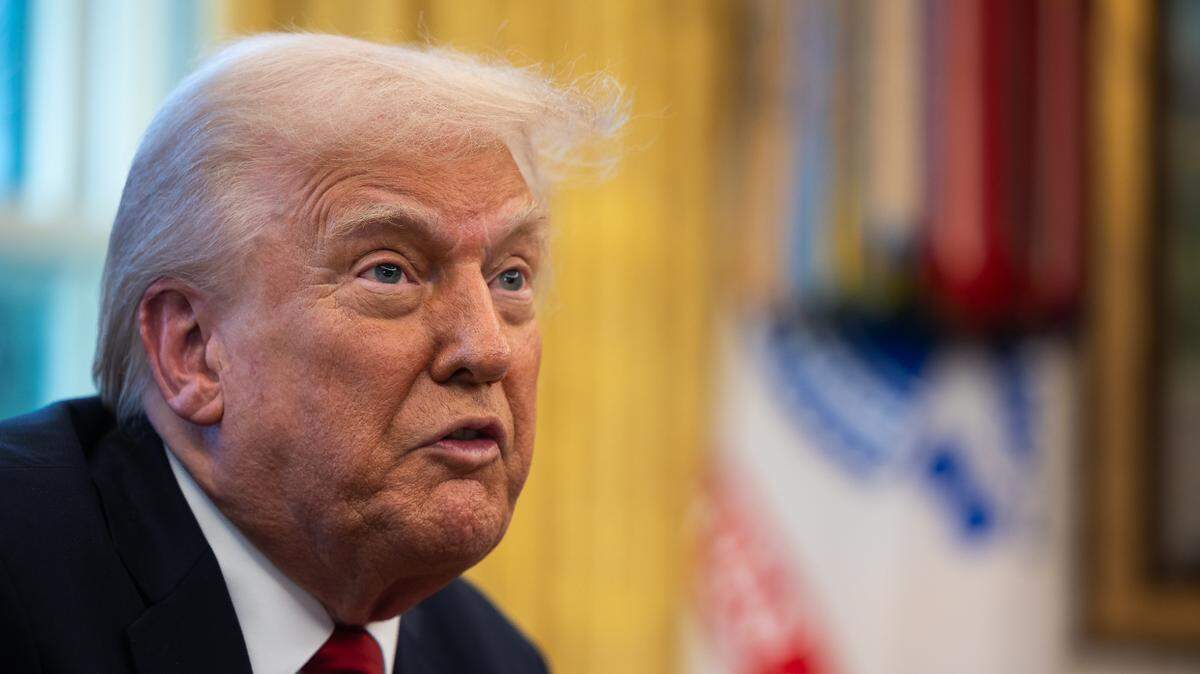 El presidente Donald Trump habla sobre los aranceles para autos fabricados fuera de Estados Unidos, desde la Oficina Oval de la Casa Blanca, Washington, DC, el jueves 26 de marzo de 2025.