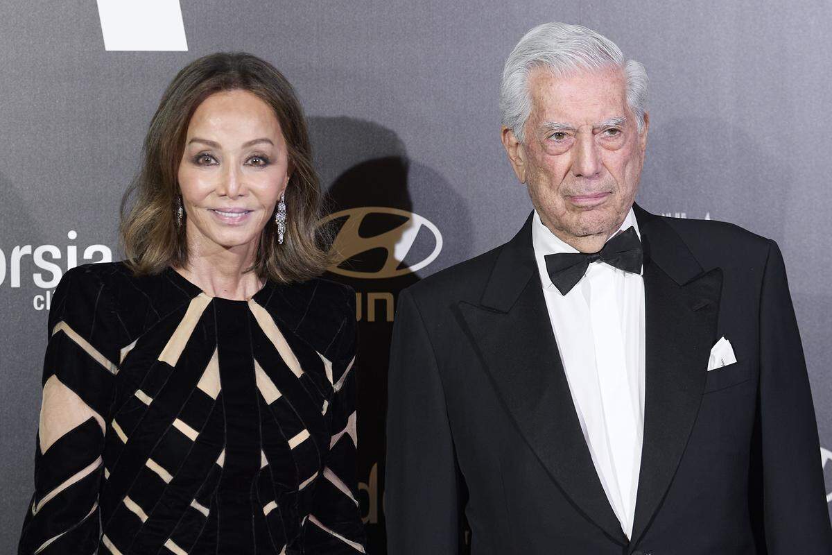 MADRID, SPAIN - NOVEMBER 30:  Isabel Preysler and Mario Vargas Llosa attend the MujerHoy awards 2021 at the Rosewood Villa Magna Hotel on November 30, 2021 in Madrid, Spain. (Photo by Carlos Alvarez/Getty Images)