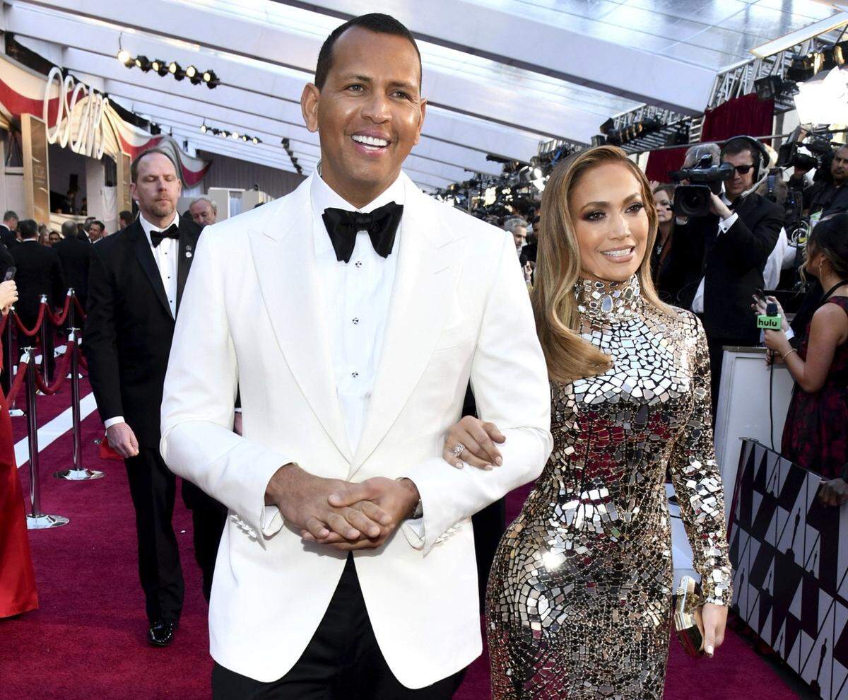 Foto de archivo del 24 de febrero de 2019 donde se muestra a Alex Rodríguez y Jennifer López a su llegada a la ceremonia de los premios Oscar, en el Dolby Theatre de Los Angeles.