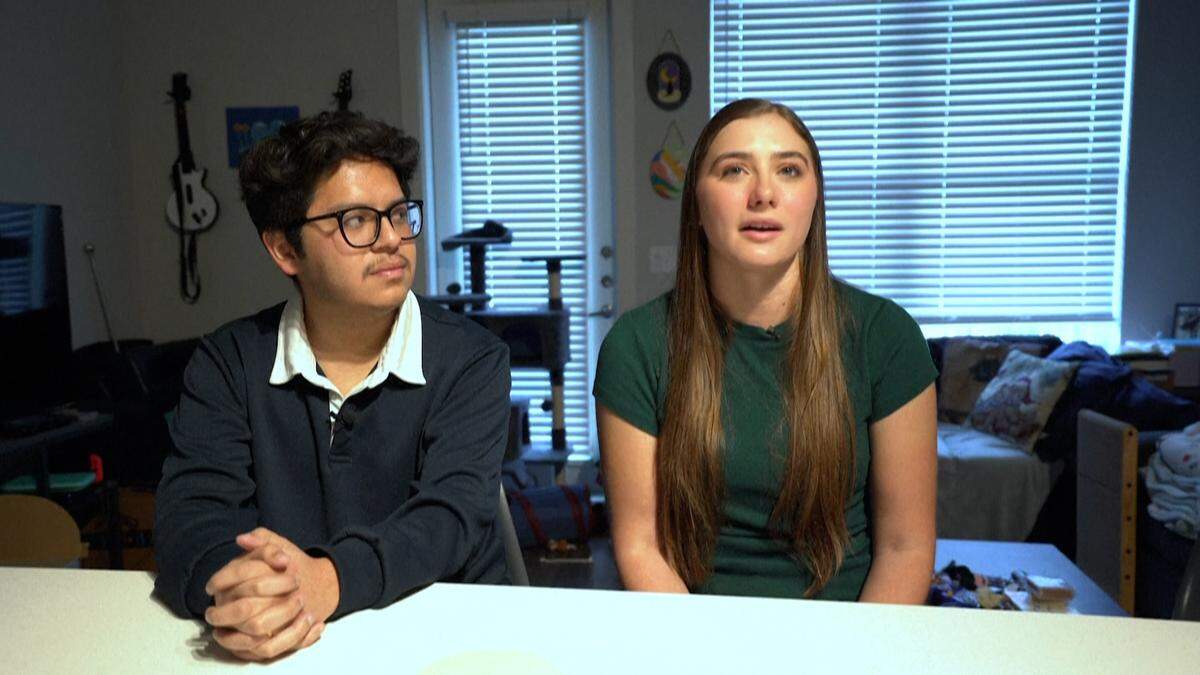Oscar Silva fue traído a Estados Unidos por sus padres cuando era un bebé, y se siente estadounidense en todos los sentidos, excepto que es indocumentado. Se casó con Natalie Taylor, una ciudadana, y una posible deportación sería un golpe devastador para esta joven familia que vive en Texas.