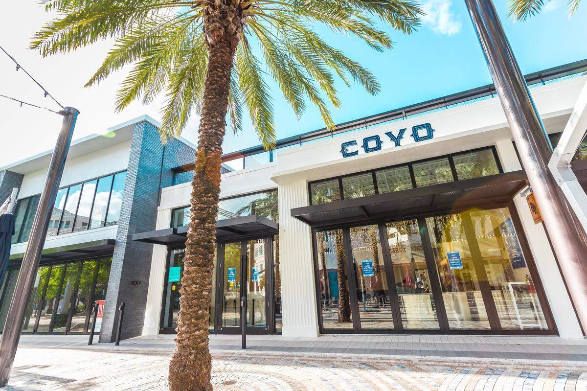 COYO Taco en Coral Gables también cuenta con una barra trasera secreta.