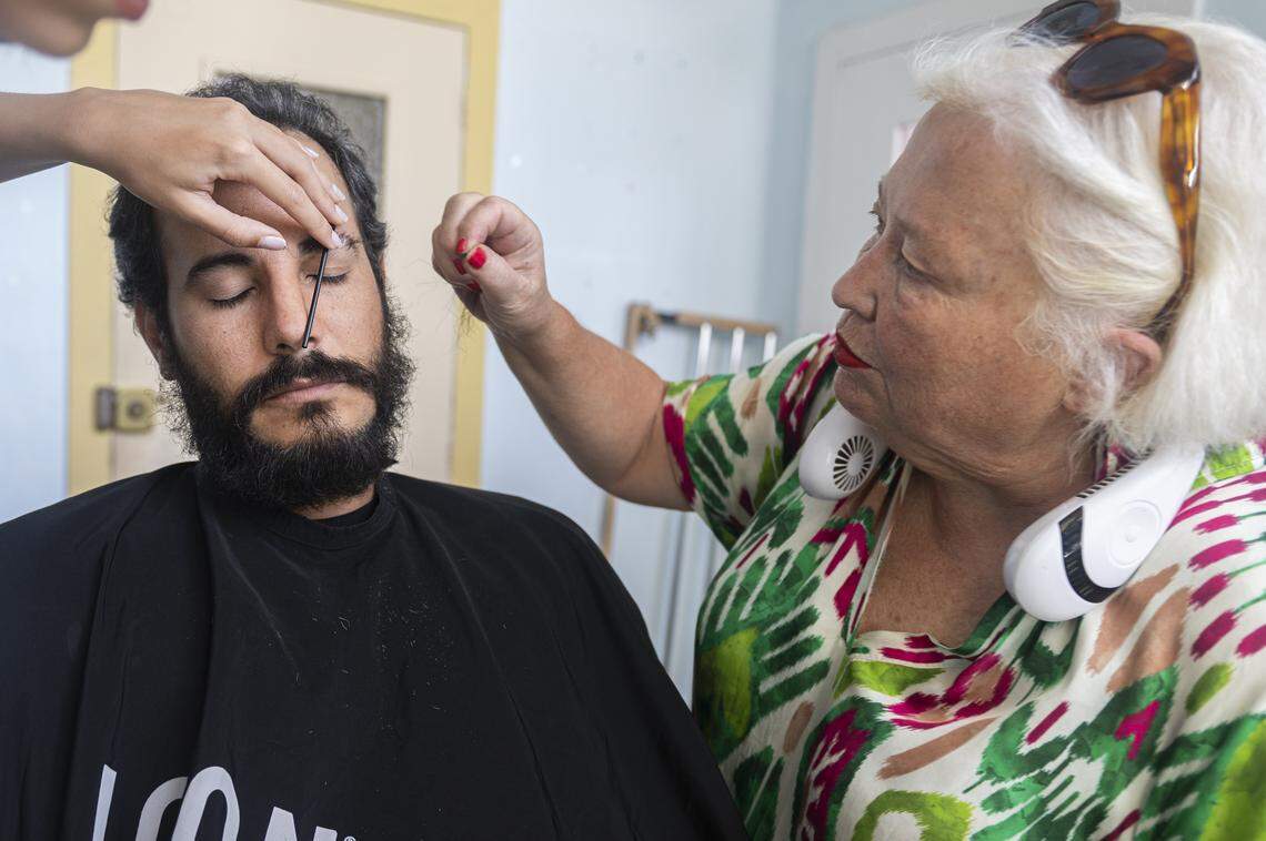 Carlos Enrique Almirante undergoing the makeup process to portray Fidel Castro for the film ‘Comandante Fritz.’