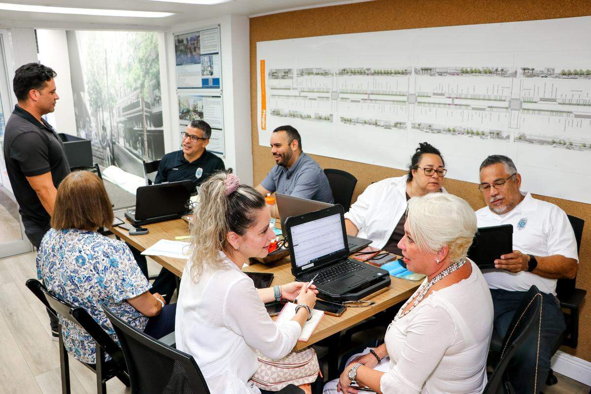 Miami está entre las mejores ciudades de Estados Unidos para abrir un negocio, y la vibrante zona del downtown ofrece ahora una clínica para obtener permisos para los negocios, todo en un solo lugar y con consejería en español.