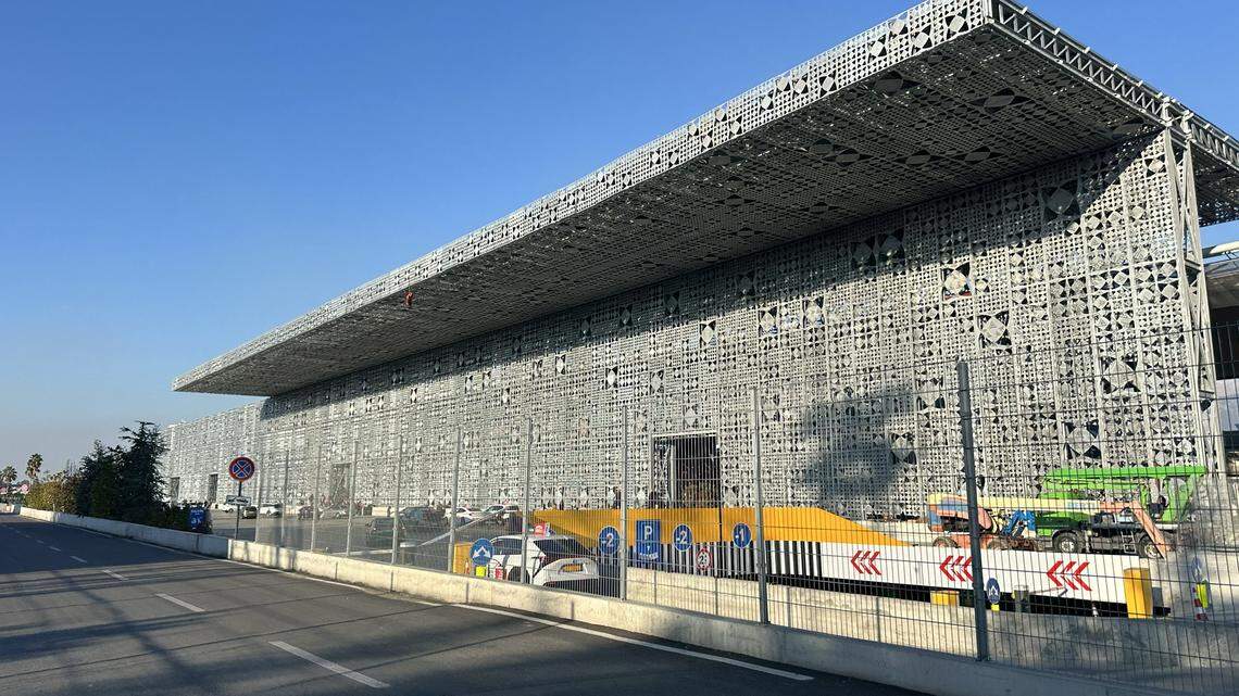 Albania, al sur de los Balcanes, búnkeres, castillos y costas jónicas