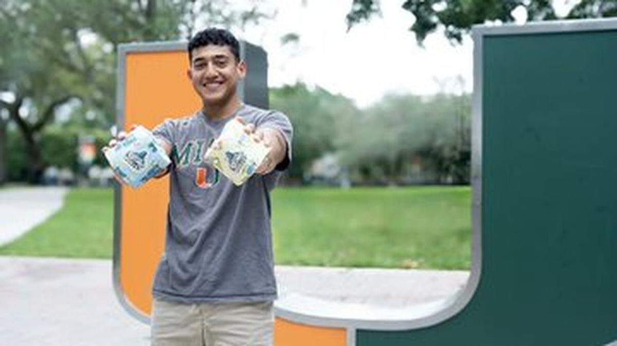 Jimmy Ayash, estudiante de la Escuela de Negocios Patti y Allan Herbert de la UM, y su socio Carlos Polo, alumno del Miami Dade College (MDC), lanzaron una marca de papel higiénico de bambú.