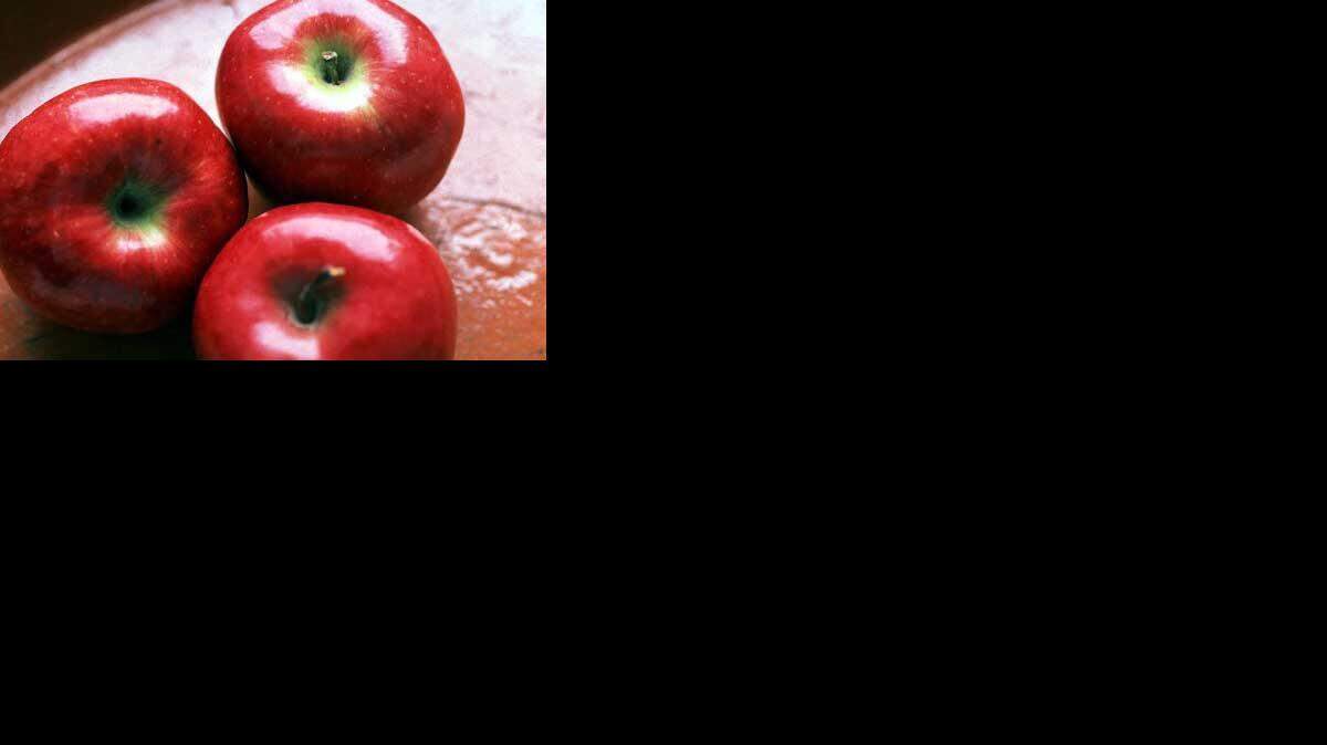 El estudiomuestra que los que consumen habitualmente manzanas, la fruta saludable por excelencia, toman menos medicinas prescritas.