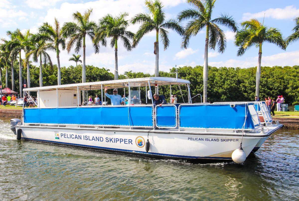 Deering Estate ofrece una variedad de aventuras en el agua donde los participantes pueden disfrutar de recorridos en kayak o cruseros por la Bahía.
