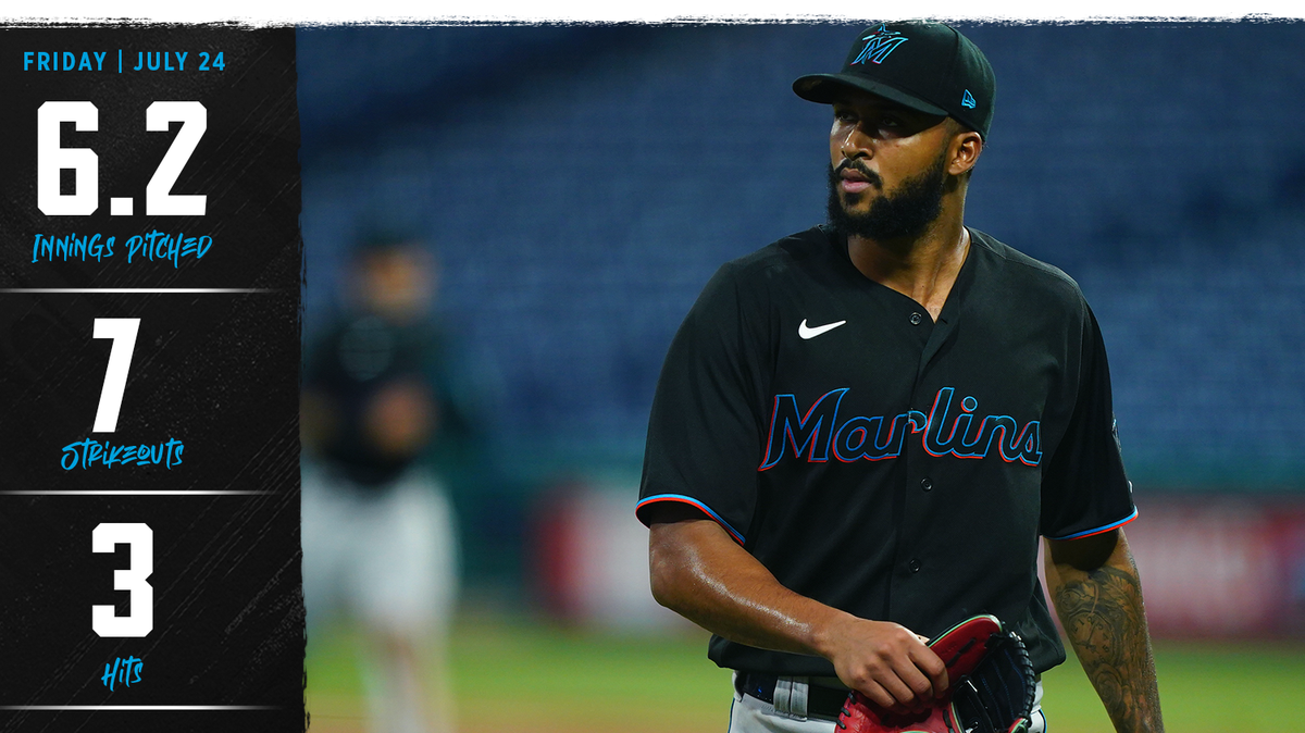 SANDY ALCANTARA se apunta su primera victoria de la temporada con los Marlins.