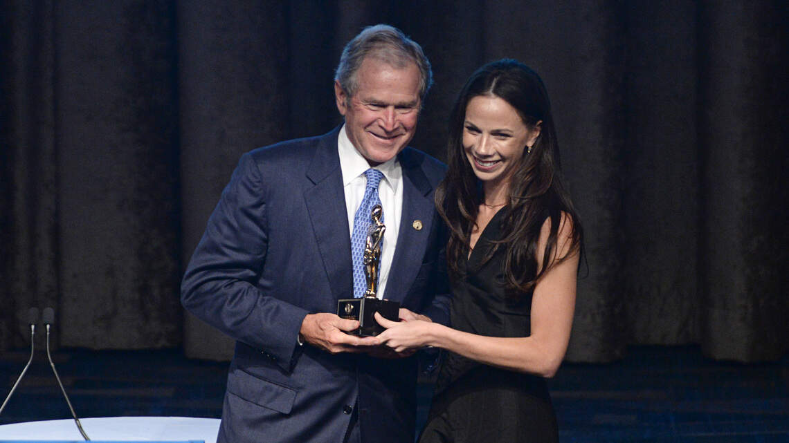 Hija del expresidente de EEUU George W. Bush respalda a Kamala Harris